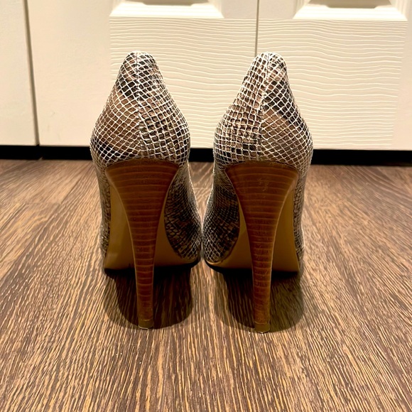 Locale ladies snakeskin high heels - Picture 3 of 9